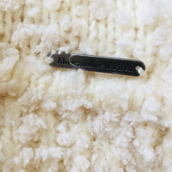 Abercrombie & Fitch Cream Fluffy V- Neck Sweater Size Small - Picture 3 of 5